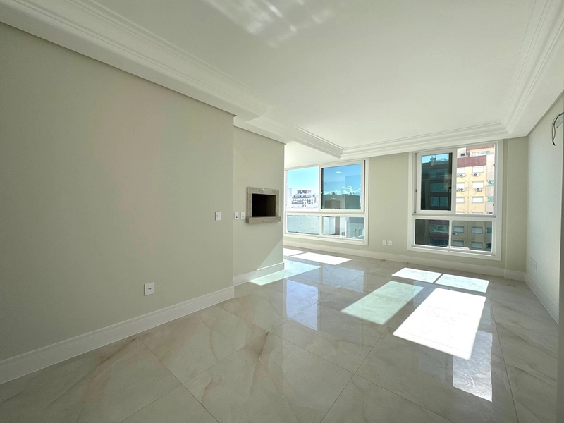 Neoclássico a poucos metros da Praia: 1ª foto da galeria de imagens do imóvel