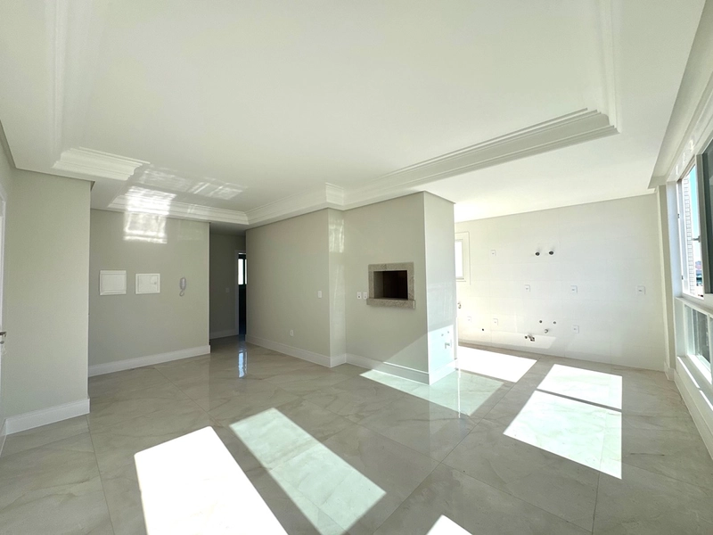 Neoclássico a poucos metros da Praia: 3ª foto da galeria de imagens do imóvel