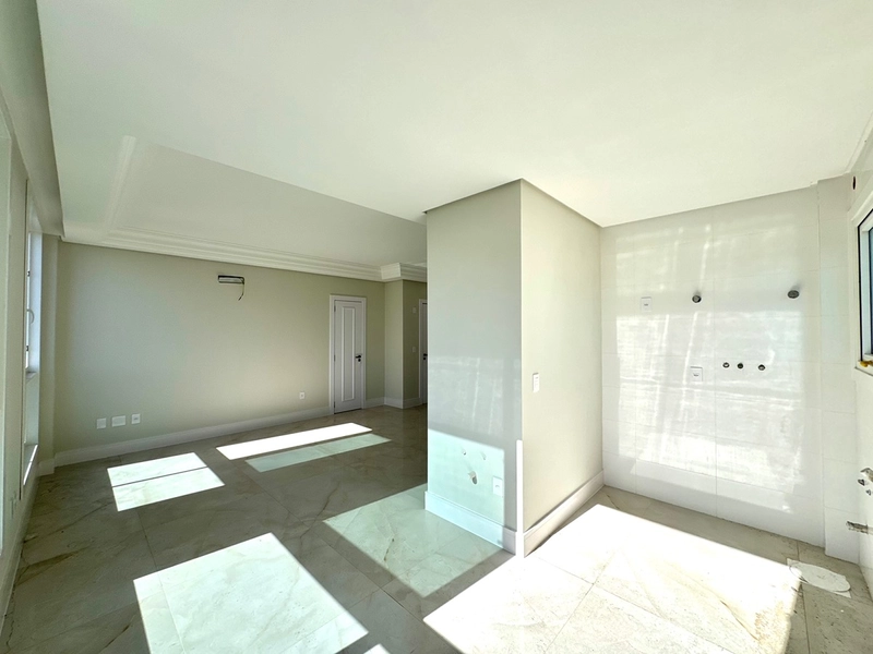 Neoclássico a poucos metros da Praia: 5ª foto da galeria de imagens do imóvel