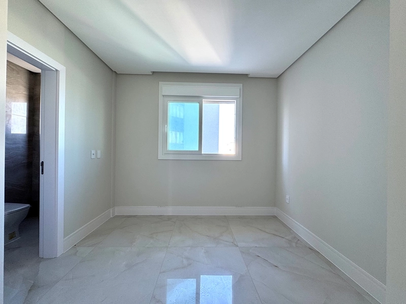 Neoclássico a poucos metros da Praia: 8ª foto da galeria de imagens do imóvel