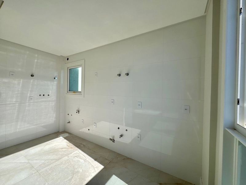 Neoclássico a poucos metros da Praia: 4ª foto da galeria de imagens do imóvel