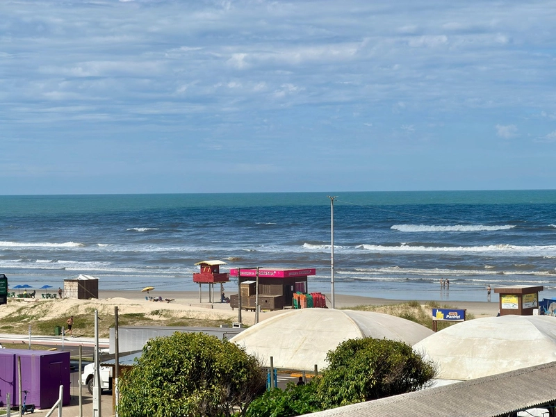 Vista para o mar, junto a praça do Farol! : 4ª foto da galeria de imagens do imóvel