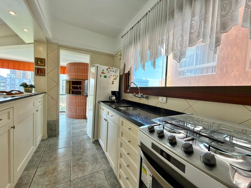 Vista para o mar, junto a praça do Farol! : 13ª foto da galeria de imagens do imóvel