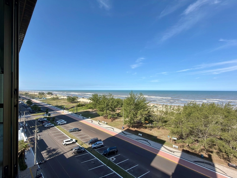 Frente para o mar! Pé na areia no bairro Navegantes! : 4ª foto da galeria de imagens do imóvel