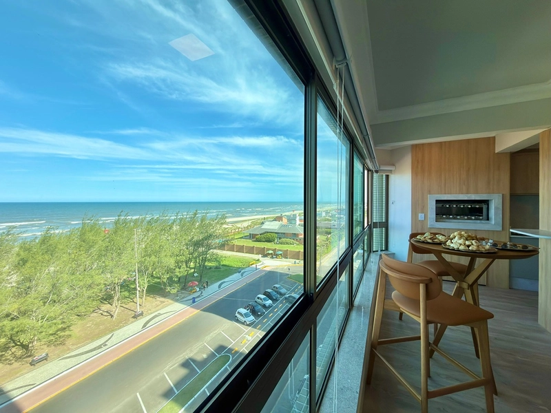 Frente para o mar! Pé na areia no bairro Navegantes! : 1ª foto da galeria de imagens do imóvel