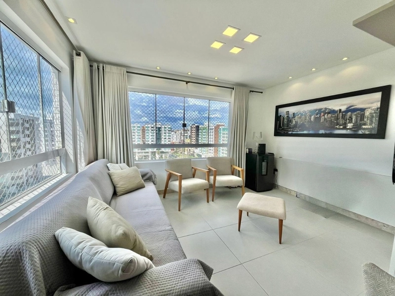 Apartamento 3 quartos com duas vagas com vista para o mar e frente praça.: 1ª foto da galeria de imagens do imóvel