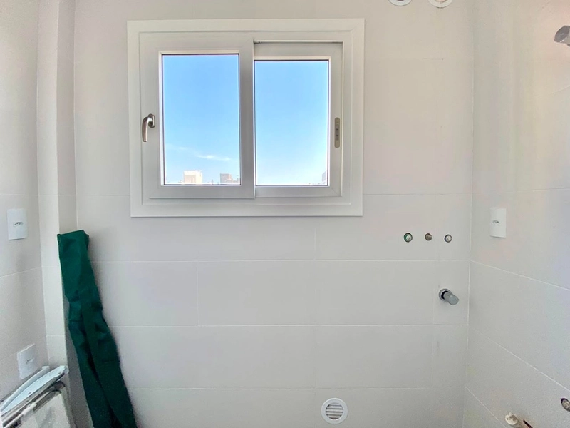 Novo, sacada de frente com vista para o oceano! : 9ª foto da galeria de imagens do imóvel