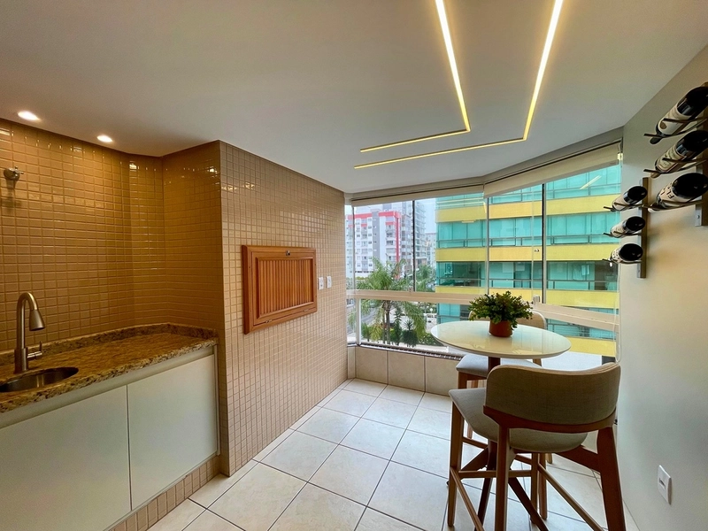 Seu Apartamento na Zona Nova: Sacada de Frente, Churrasqueira e Pertinho do Mar!: 3ª foto da galeria de imagens do imóvel