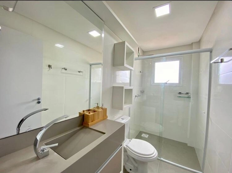 Apartamento novo, mobiliado e decorado, a apenas 2 quadras do mar!: 13ª foto da galeria de imagens do imóvel