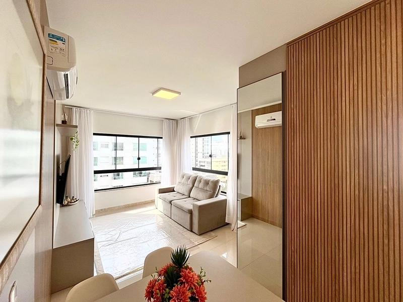 2 DORMITÓRIOS EM FRENTE A PRAÇA ISRAELITA, MOBILIADO E DECORADO EM 48X DIRETO!: 2ª foto da galeria de imagens do imóvel