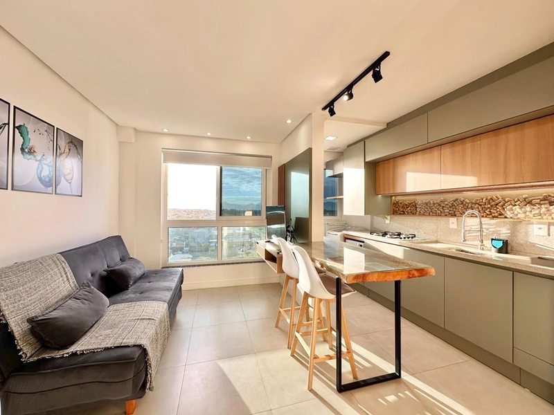 2 SUÍTES, FINAMENTE DECORADO E COM INFRAESTRUTURA : 2ª foto da galeria de imagens do imóvel