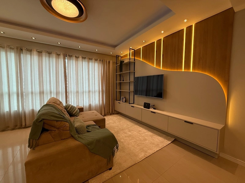 MOBILIADO E DECORADO DE FRENTE PARA PRAÇA!!: 3ª foto da galeria de imagens do imóvel