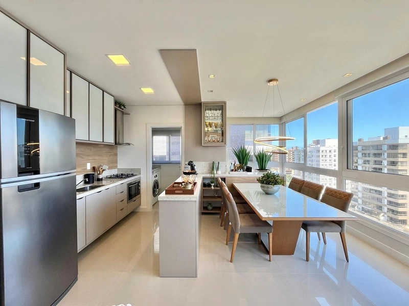 3 dormitórios com duas vagas finamente decorado em frente e praça da igreja Luterana: 13ª foto da galeria de imagens do imóvel