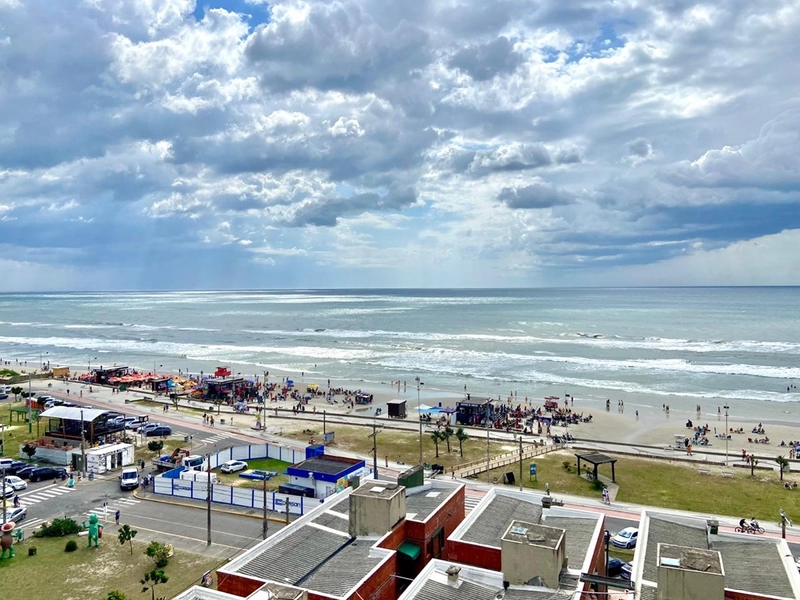 Linda vista para o mar! Junto à praça Flávio Boianovisk em Capão da Canoa!: 8ª foto da galeria de imagens do imóvel