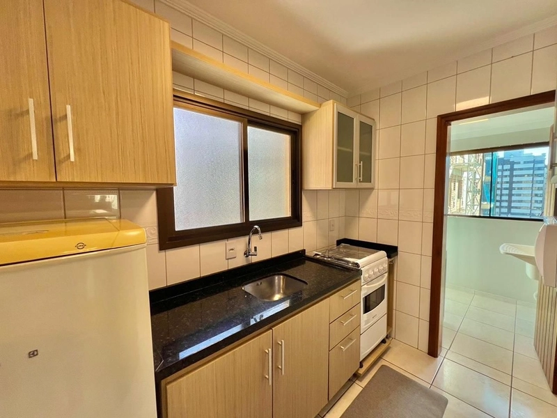 AMPLO APARTAMENTO A UMA QUADRA DO MAR!: 9ª foto da galeria de imagens do imóvel