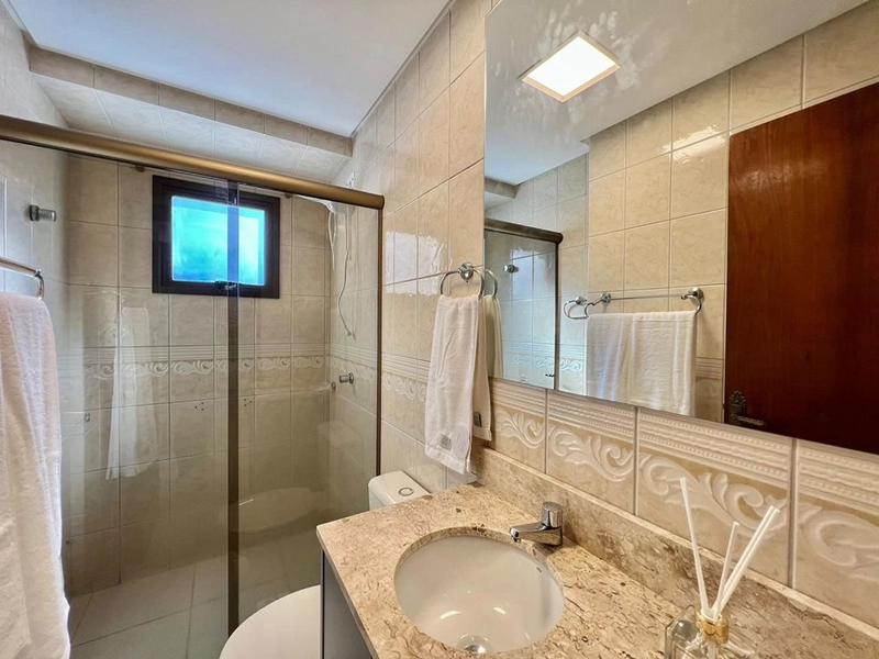 AMPLO APARTAMENTO A UMA QUADRA DO MAR!: 12ª foto da galeria de imagens do imóvel