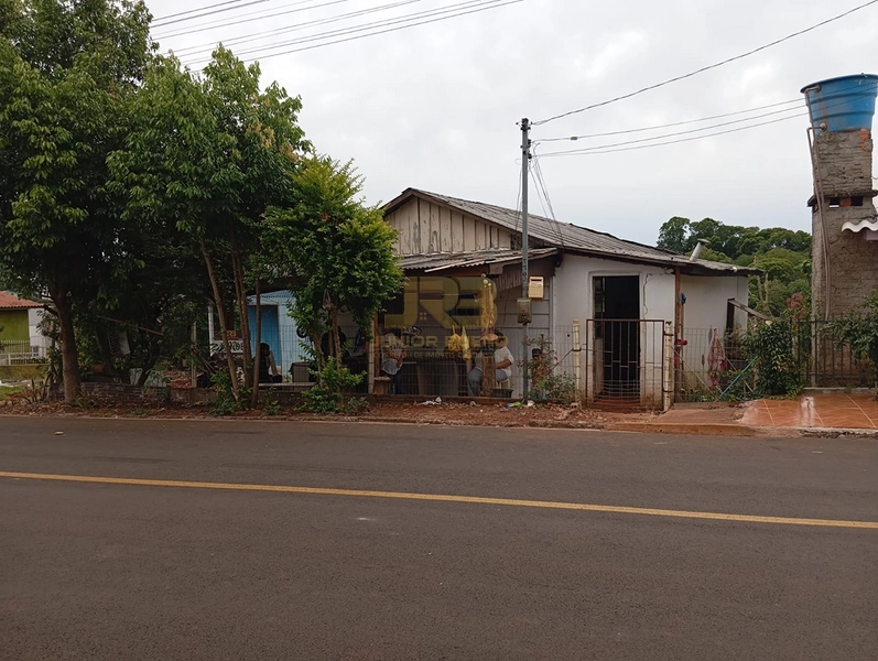 TERRENO COM CASA DE MADEIRA: 3ª foto da galeria de imagens do imóvel