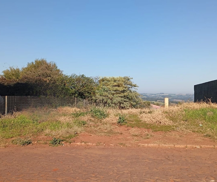 TERRENO À VENDA - CENTRO: 1ª foto da galeria de imagens do imóvel