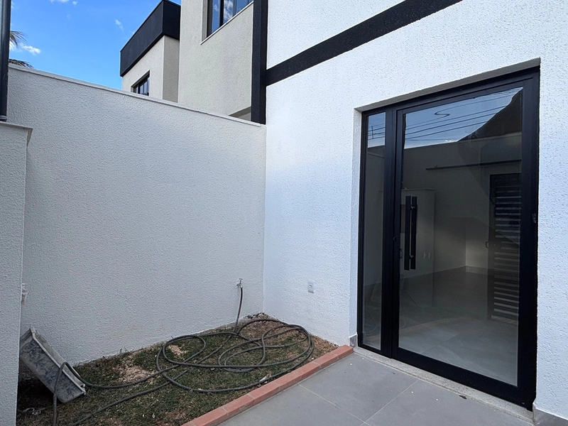 Viva a experiência de viver em harmonia, natureza e vizinhança tranquila.: 3ª foto da galeria de imagens do imóvel