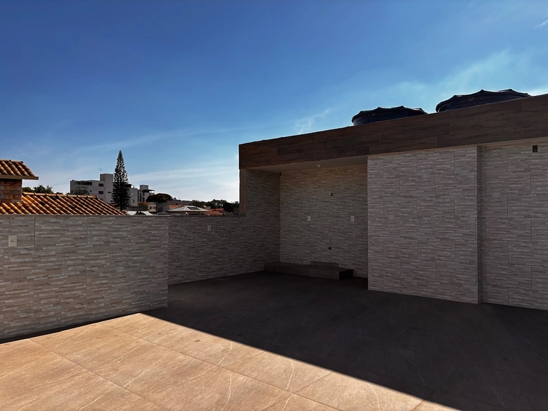 Terraço amplo para suas memórias, brisa leve e momentos inesquecíveis juntos.: 17ª foto da galeria de imagens do imóvel