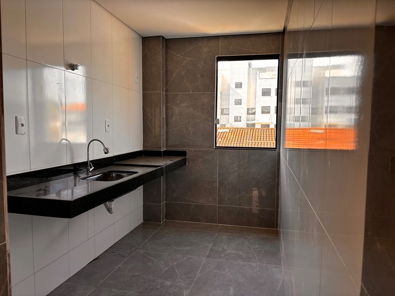 Terraço amplo para suas memórias, brisa leve e momentos inesquecíveis juntos.: 3ª foto da galeria de imagens do imóvel