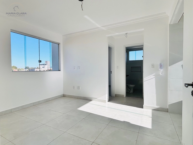 Um apartamento naturalmente claro e bem ventilado.: 2ª foto da galeria de imagens do imóvel
