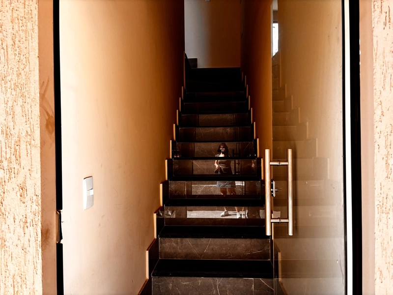 Terraço amplo, dois andares de alegria — seu espaço e privacidade.: 2ª foto da galeria de imagens do imóvel