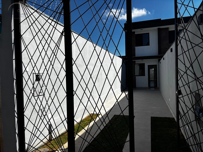 Arquitetura marcante, quintal e conforto para sua família.: 2ª foto da galeria de imagens do imóvel
