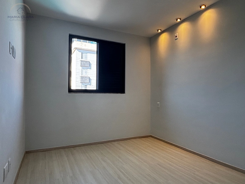 Arquitetura marcante, quintal e conforto para sua família.: 17ª foto da galeria de imagens do imóvel