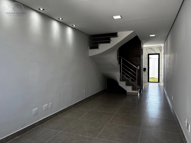Arquitetura marcante, quintal e conforto para sua família.: 5ª foto da galeria de imagens do imóvel