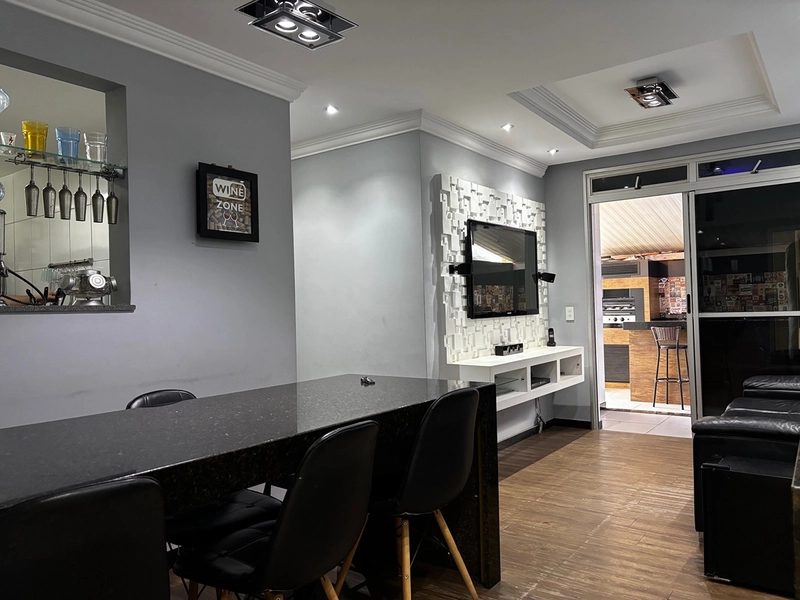 Área externa com Jacuzzi e varanda gourmet : 2ª foto da galeria de imagens do imóvel