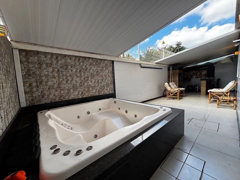 Área externa com Jacuzzi e varanda gourmet : 15ª foto da galeria de imagens do imóvel