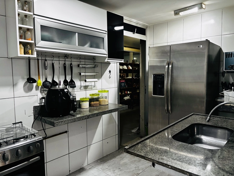 Área externa com Jacuzzi e varanda gourmet : 4ª foto da galeria de imagens do imóvel