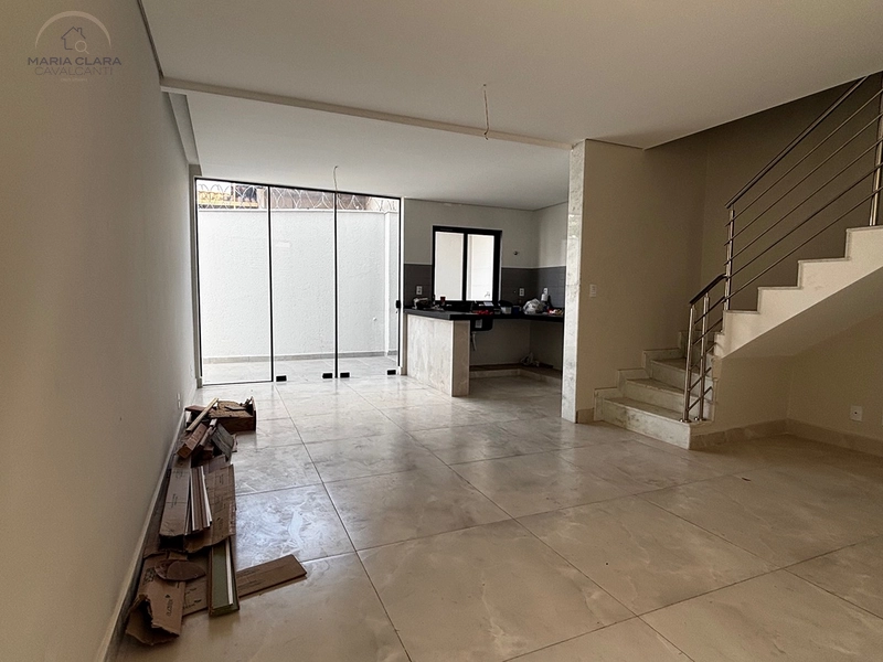 Um quintal lateral para viver a casa por inteiro.: 5ª foto da galeria de imagens do imóvel