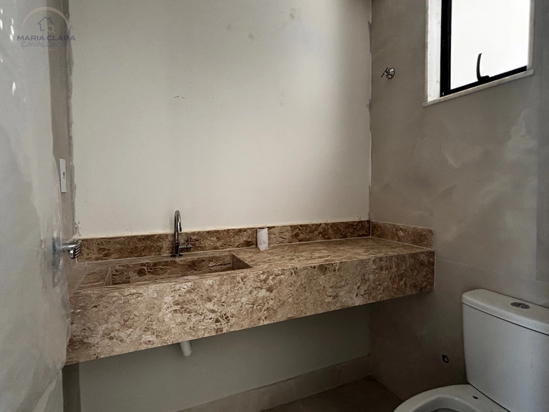 Um quintal lateral para viver a casa por inteiro.: 7ª foto da galeria de imagens do imóvel