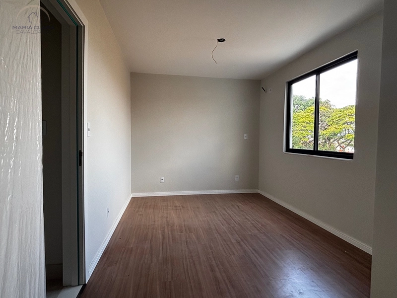 Um quintal lateral para viver a casa por inteiro.: 11ª foto da galeria de imagens do imóvel