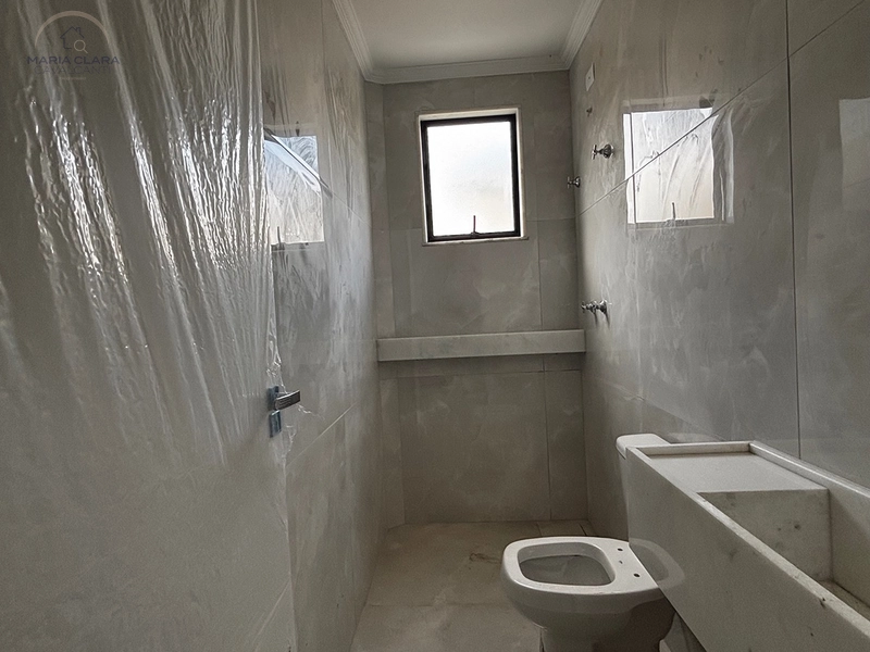 Um quintal lateral para viver a casa por inteiro.: 14ª foto da galeria de imagens do imóvel