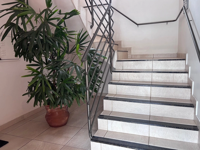 Desperte energia diária com escadas leves, luz natural e tranquilidade: 2ª foto da galeria de imagens do imóvel