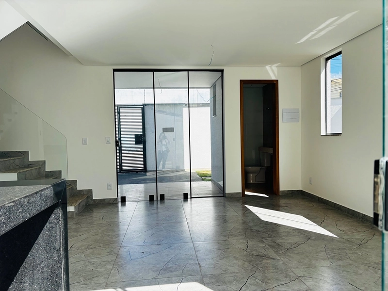 Casa nova, de esquina com quintal, 3 quartos | 1 suíte - Candelária : 10ª foto da galeria de imagens do imóvel