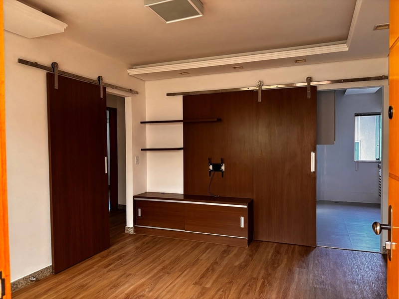 Mude agora: apartamento pronto, móveis planejados e bem localizado.: 2ª foto da galeria de imagens do imóvel