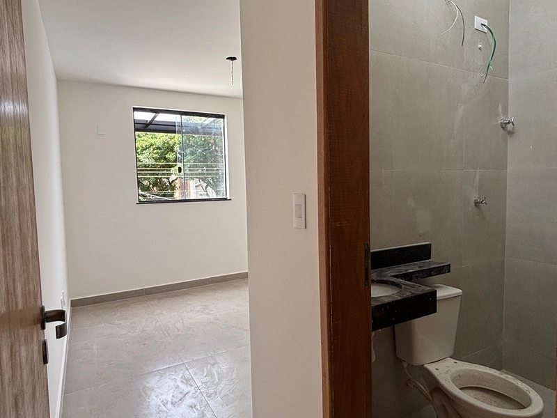 Casa Geminada com 2 suítes, fino acabamento e jardim suspenso.: 2ª foto da galeria de imagens do imóvel