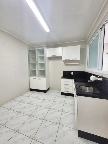 Apartamento Central - Localização Privilegiada. Semi Mobiliado próximo de tudo.: 5ª foto da galeria de imagens do imóvel