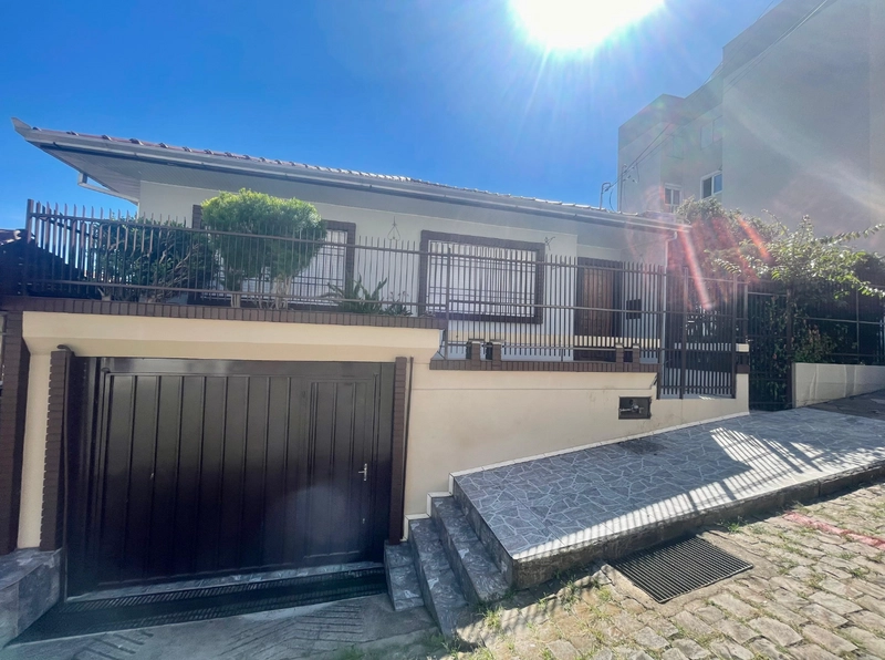 Casa com 4 dormitórios no bairro Rio Branco: 1ª foto da galeria de imagens do imóvel
