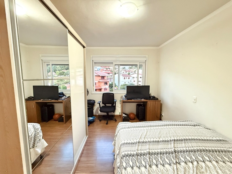 Mobiliado - Uma quadra da Jacob Luchese : 10ª foto da galeria de imagens do imóvel