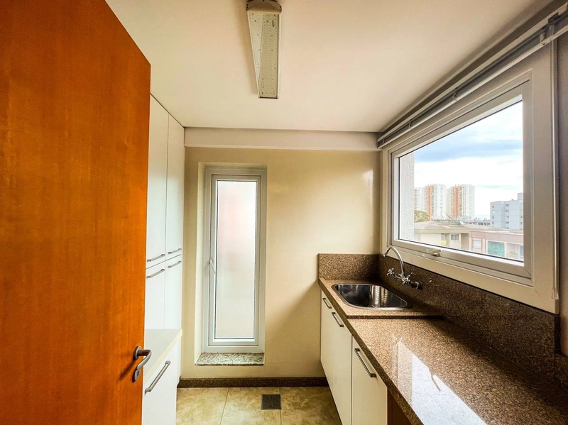 Cobertura duplex semimobiliada em Lourdes: 4ª foto da galeria de imagens do imóvel