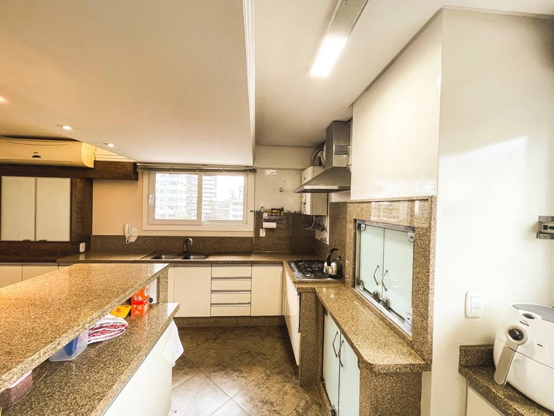 Cobertura duplex semimobiliada em Lourdes: 2ª foto da galeria de imagens do imóvel
