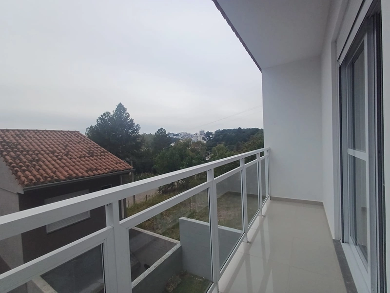 🏡 Sobrado Semimobiliado na Colina Sorriso | 3 Dormitórios, Suíte e Jardim Privativo: 2ª foto da galeria de imagens do imóvel