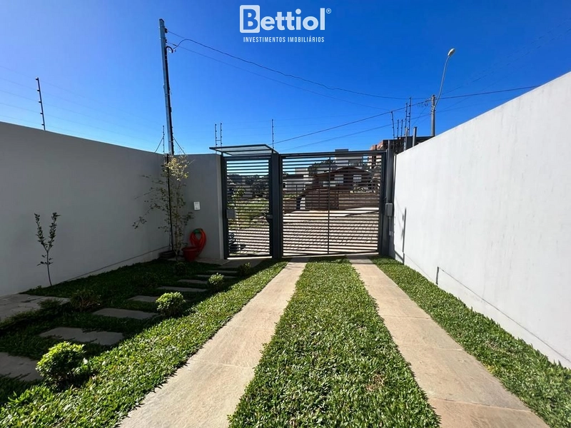 Sobrado com Piscina: 3ª foto da galeria de imagens do imóvel