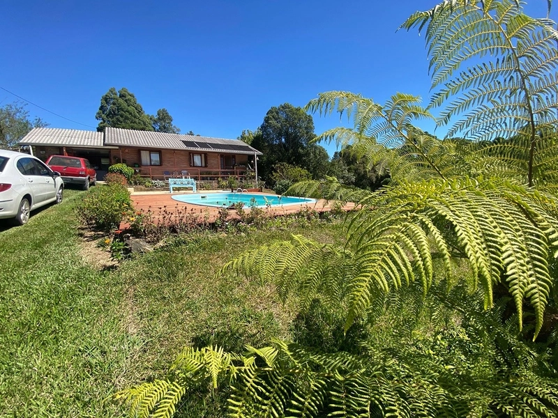 🌳 Chácara em Condomínio Fechado com 2 Casas e Piscina em Vila Seca – Terreno de 4.512m: 6ª foto da galeria de imagens do imóvel