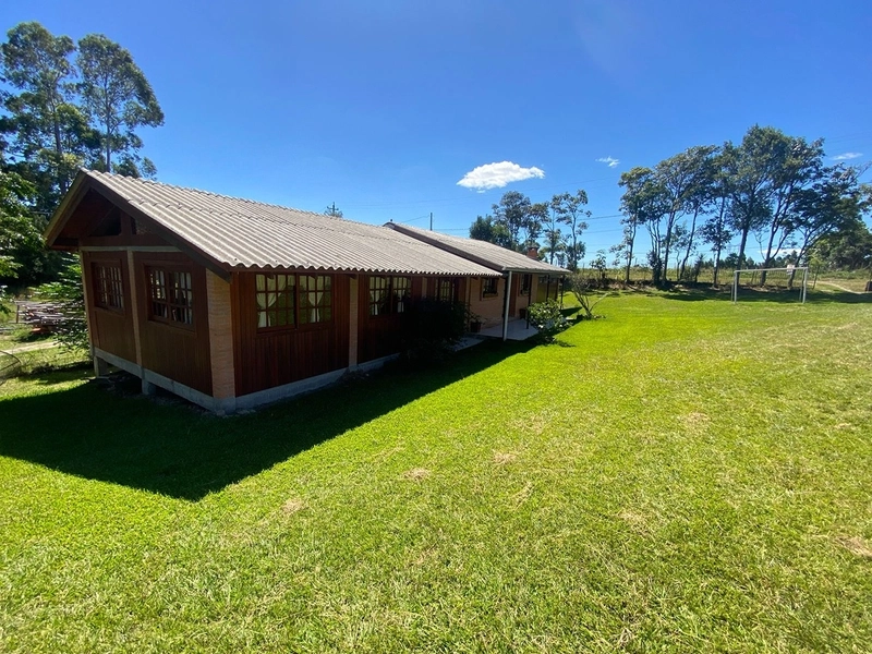 🌳 Chácara em Condomínio Fechado com 2 Casas e Piscina em Vila Seca – Terreno de 4.512m: 4ª foto da galeria de imagens do imóvel